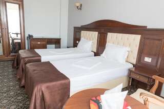 Отель Hotel Giuliano Бухарест Стандартный двухместный номер с 2 отдельными кроватями-5