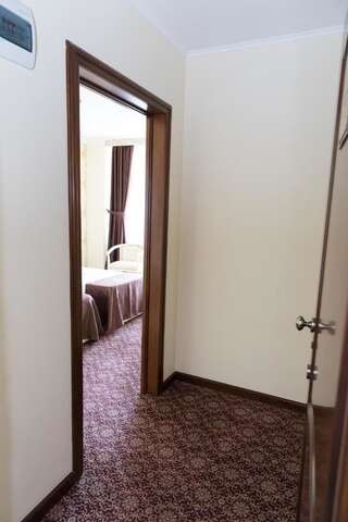 Отель Hotel Giuliano Бухарест Стандартный двухместный номер с 2 отдельными кроватями-6