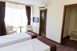 Отель Hotel Giuliano Бухарест Представительский двухместный номер с 2 отдельными кроватями-1