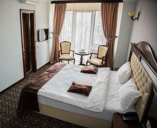Отель Hotel Giuliano Бухарест Стандартный номер с кроватью размера "king-size"-4