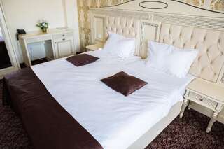 Отель Hotel Giuliano Бухарест Стандартный номер с кроватью размера "king-size"-9